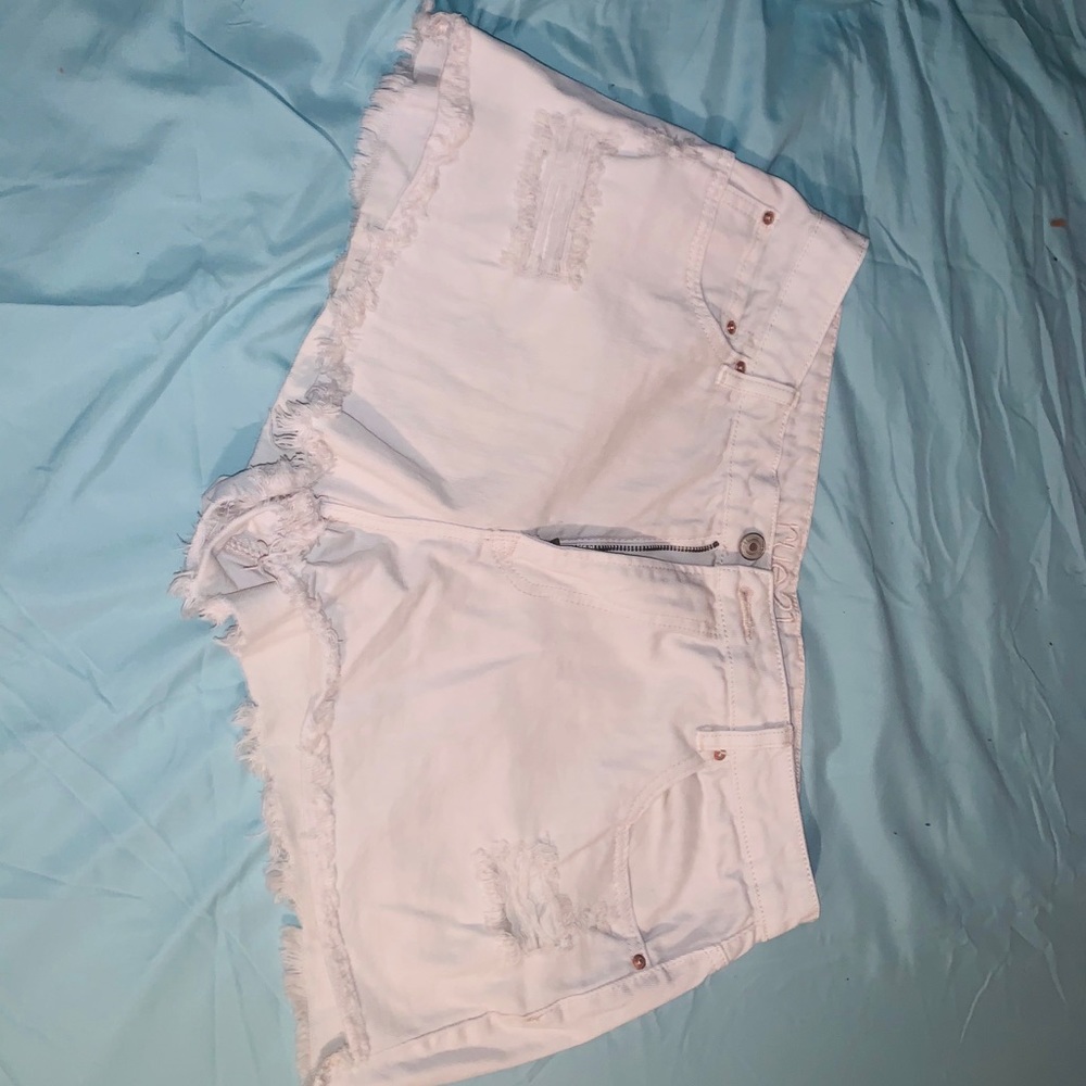 Rue21 Cream Short Shorts